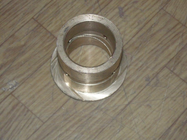 Buchse mit Bund im Getriebe UTB Fiat